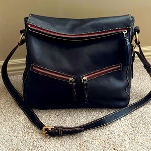 EUC Dooney & Bourke Florentine Pocket Sac in Navy